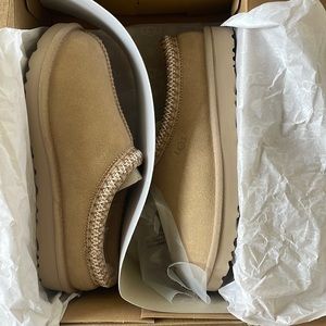 Ugg Tasman- Women’s 7 (Sand) New with Tags